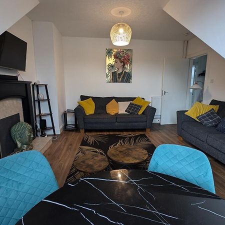 Lovely 2 Bedroom Apartment In Central Location กรีน็อค ภายนอก รูปภาพ