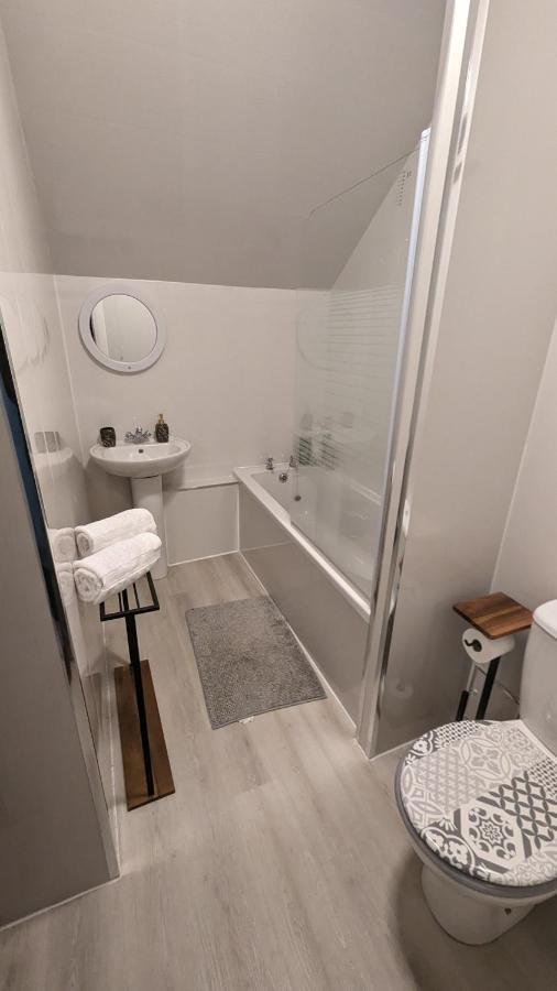 Lovely 2 Bedroom Apartment In Central Location กรีน็อค ภายนอก รูปภาพ